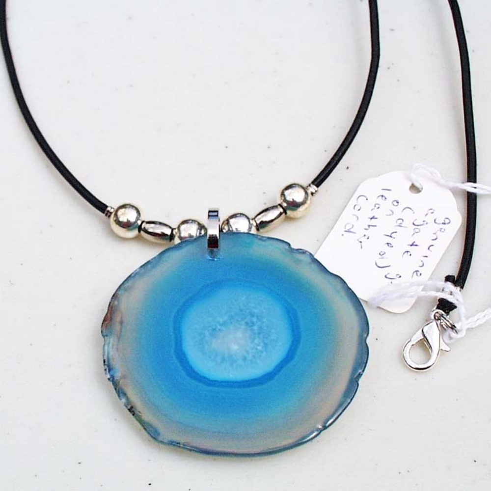AGATE GEODE SLICE ON CALF LEATHER CORD NECKLACE, 24 INCHES, GENUINE GEMSTONE,